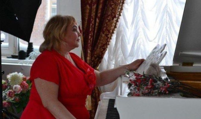 Мадам Кураж Вирт, телефон проститутки 8 992 208-51-35